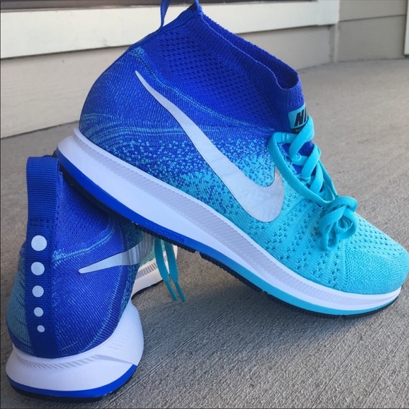 Nike shoes - Picture 1 of 5